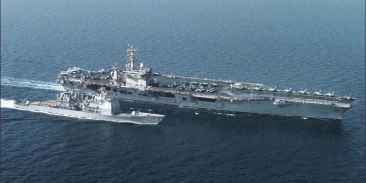 Estados Unidos pasa a bombardear Irán también de día y el bloqueo de Ormuz dispara el petróleo a máximos del año