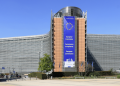 Sede de la Comisión Europea en Bruselas, donde se negoció el Digital Omnibus que aplaza las obligaciones de alto riesgo del AI Act